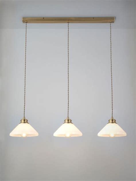 John LewisTula Opaline 3 Pendant Diner Ceiling。